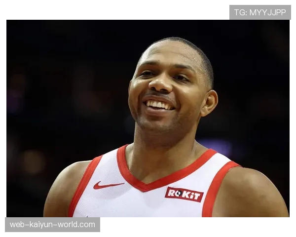 埃里克·戈登三分主动出击拉开进攻空间提升球队外线威胁