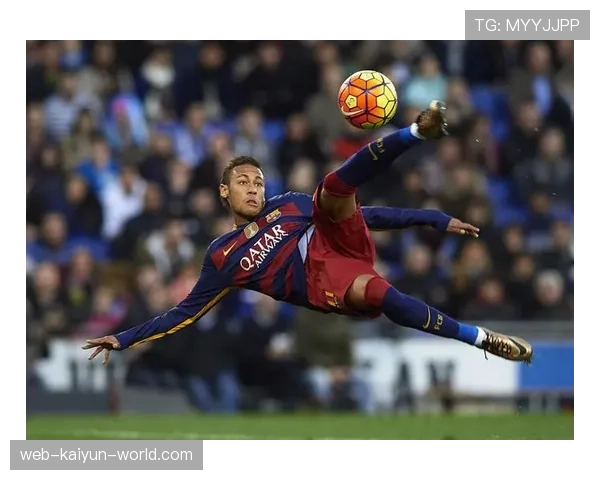 内马尔在巴萨与巴黎战术体系中的核心作用与权重差异解析